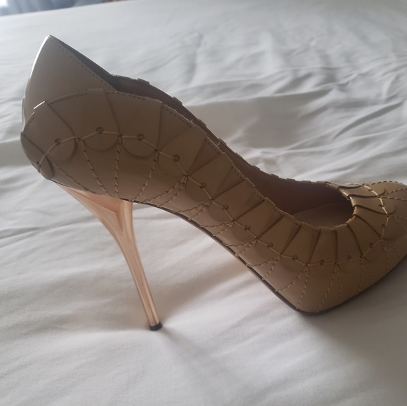 Christian Dior Authentic women's heels tan and gold color. Great condition used - Picture 4 of 7